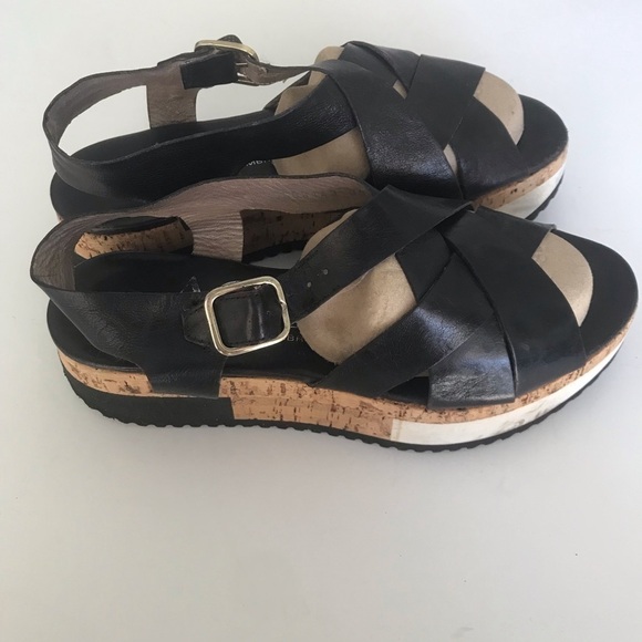 Attilio Guisti Leombruni Black 2” wedge platform strapping leather sandal Sz 39 - Picture 1 of 10